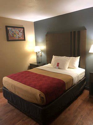 econo lodge inn & suites i-35 at shawnee mission|ECONO LODGE INN & SUITES I